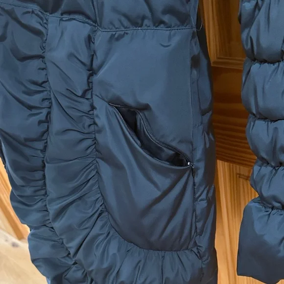 Milano Elegant Black Puffer Coat - Picture 3 of 6